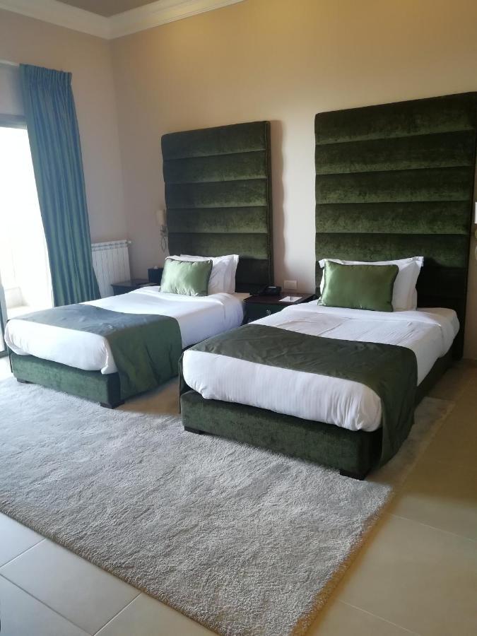 Cherry Blossom Boutique Hotel Bḩamdūn Dış mekan fotoğraf