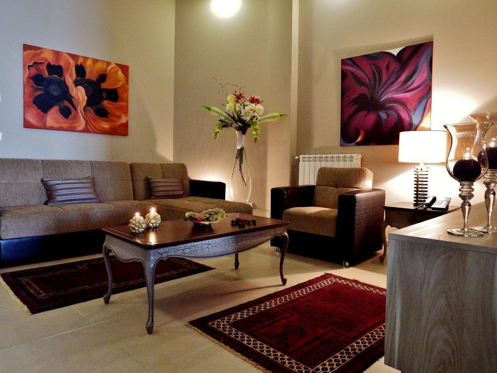 Cherry Blossom Boutique Hotel Bḩamdūn Oda fotoğraf