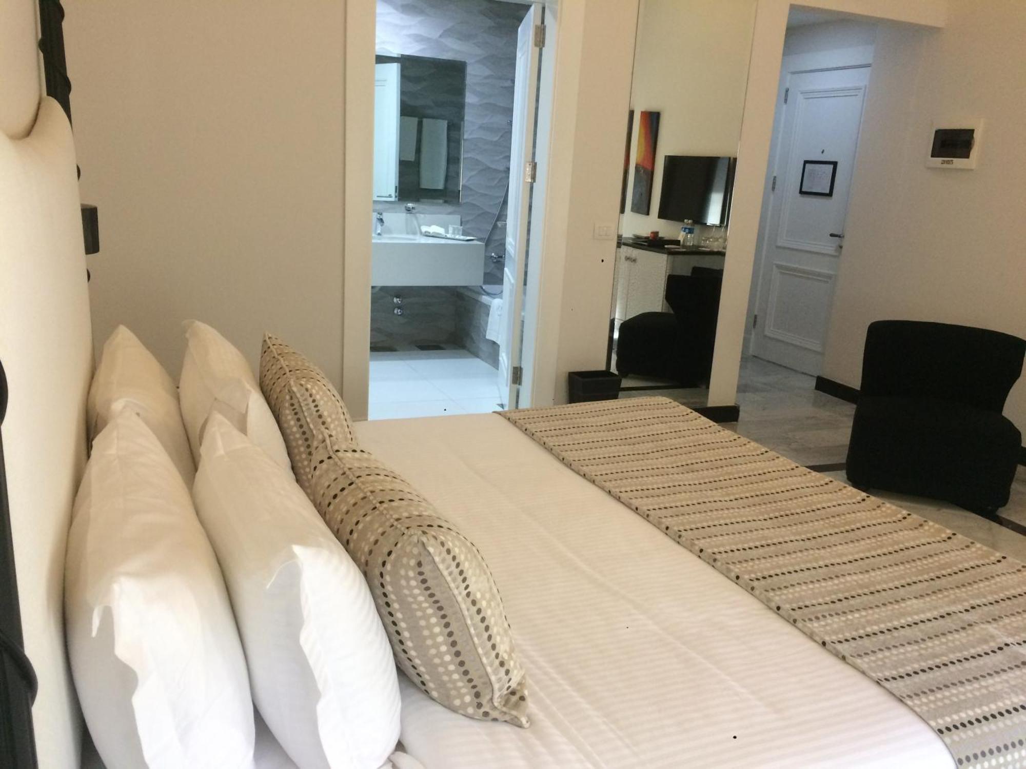 Cherry Blossom Boutique Hotel Bḩamdūn Dış mekan fotoğraf