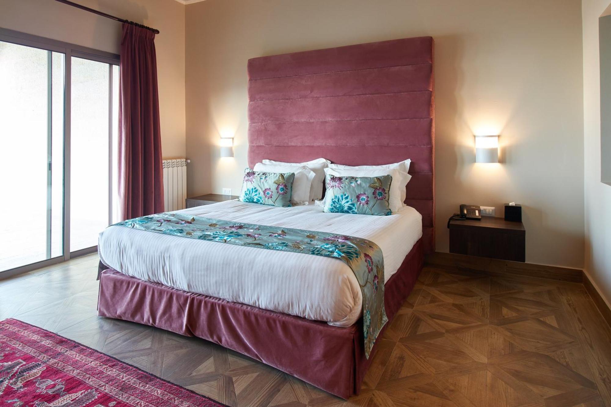 Cherry Blossom Boutique Hotel Bḩamdūn Dış mekan fotoğraf
