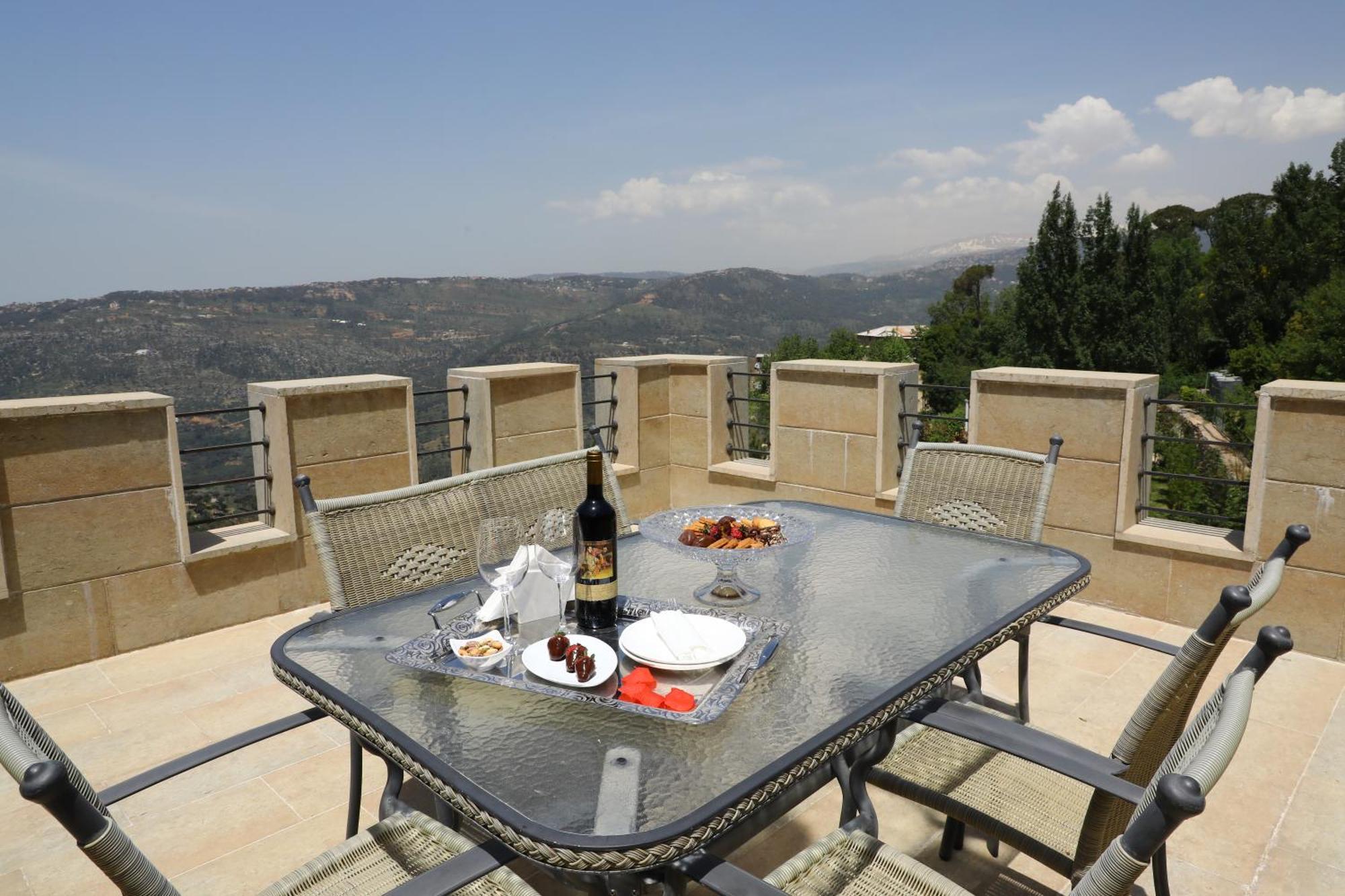 Cherry Blossom Boutique Hotel Bḩamdūn Dış mekan fotoğraf