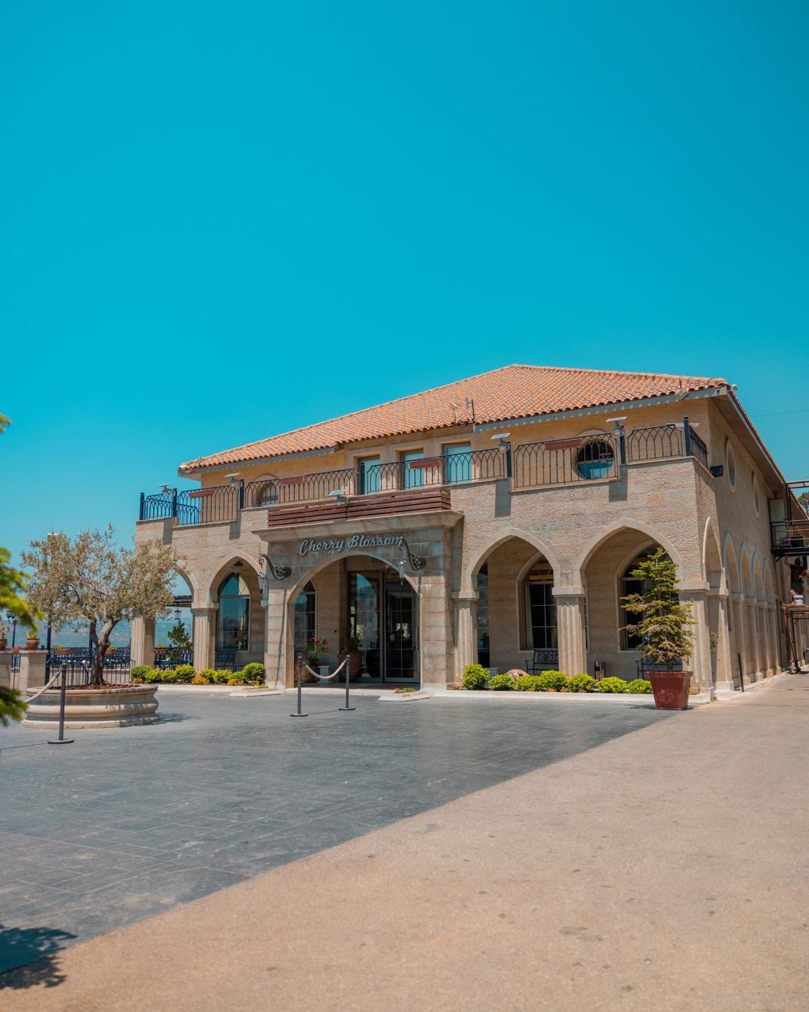 Cherry Blossom Boutique Hotel Bḩamdūn Dış mekan fotoğraf