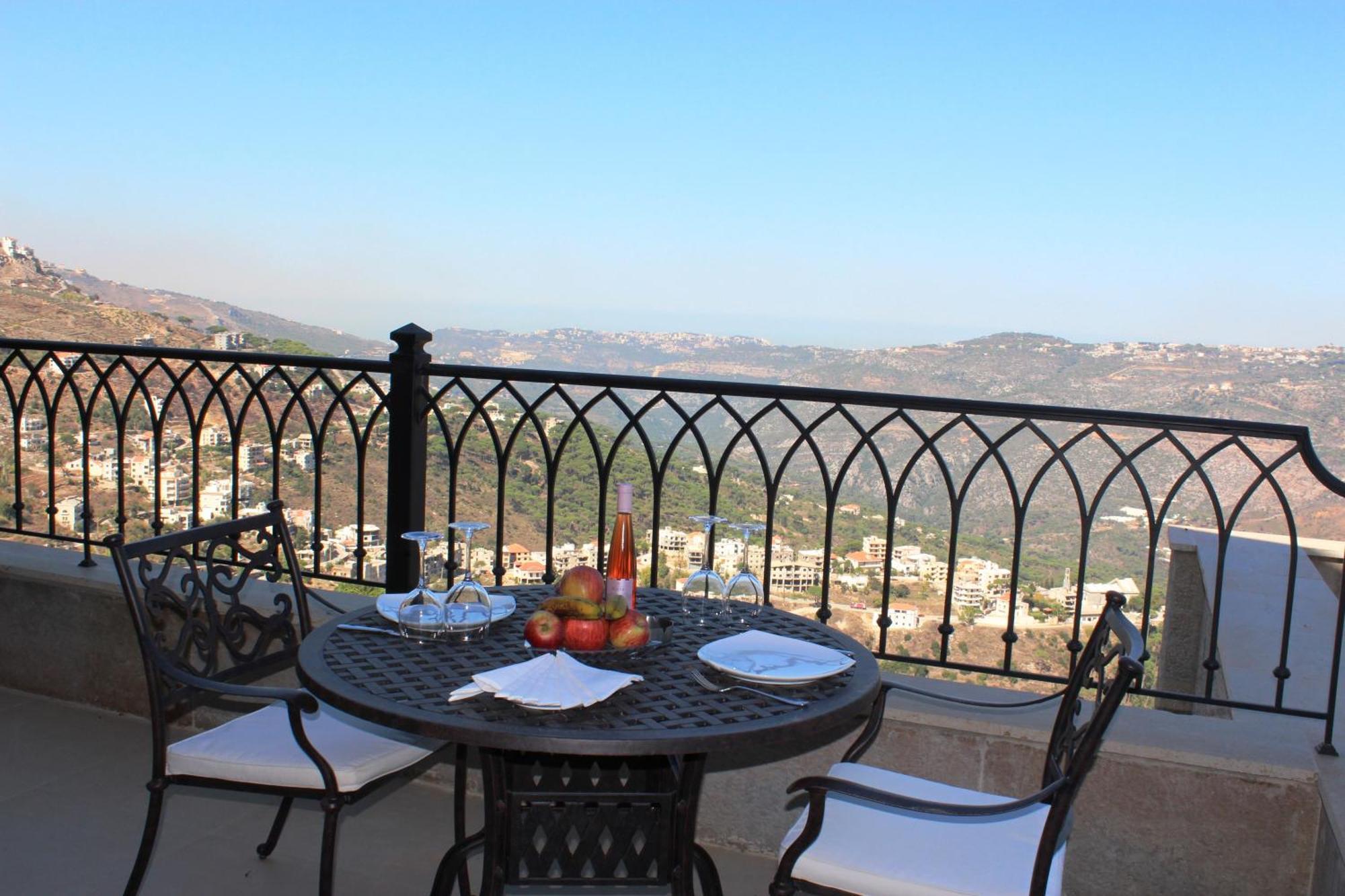 Cherry Blossom Boutique Hotel Bḩamdūn Oda fotoğraf