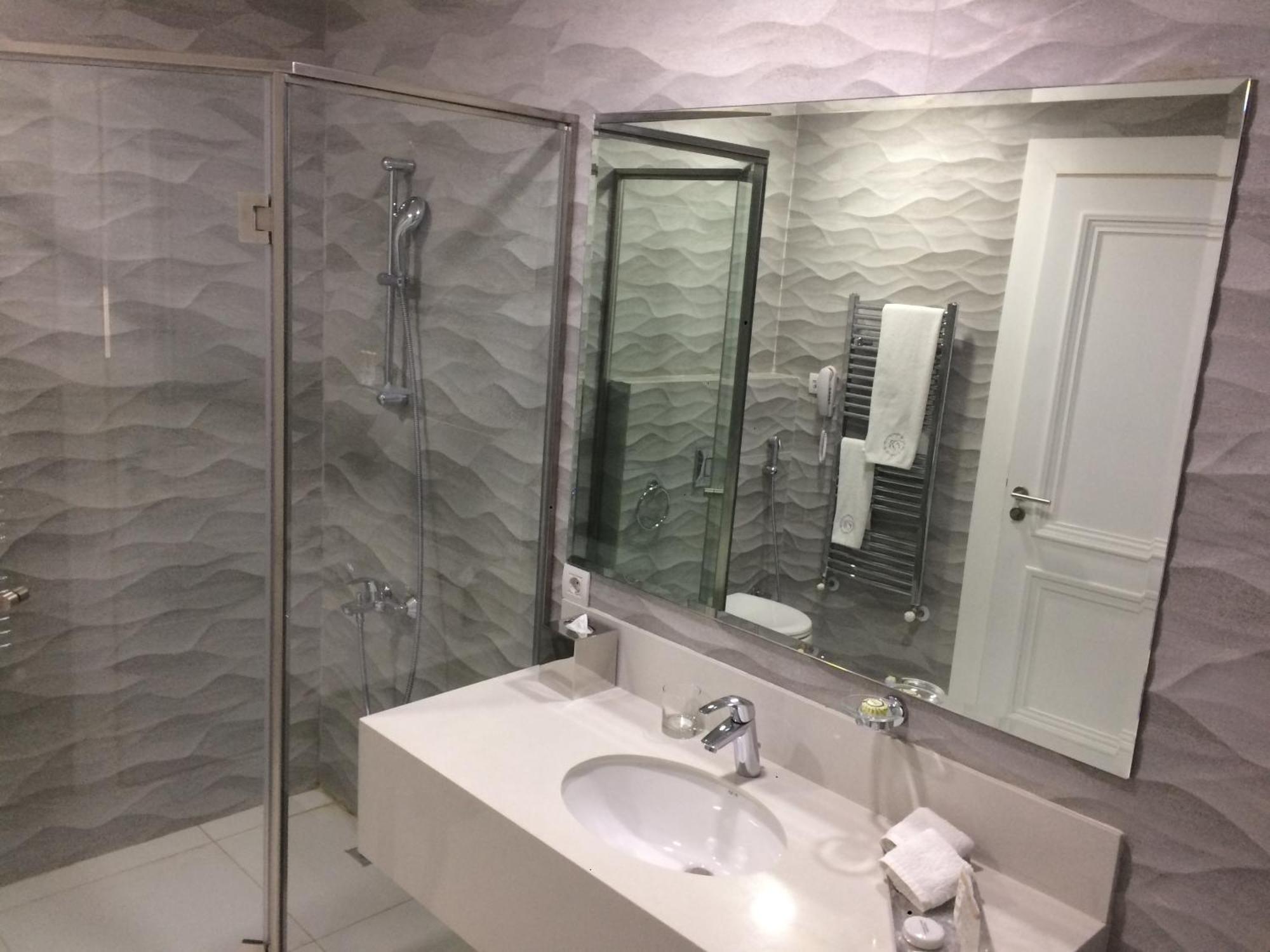 Cherry Blossom Boutique Hotel Bḩamdūn Dış mekan fotoğraf