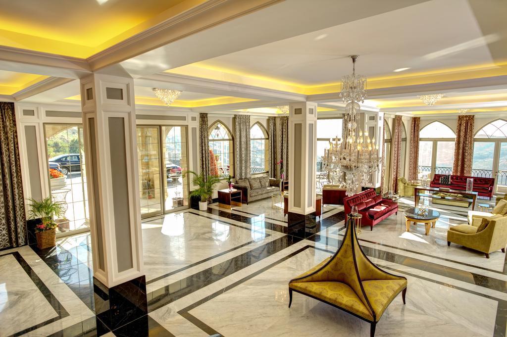 Cherry Blossom Boutique Hotel Bḩamdūn Dış mekan fotoğraf