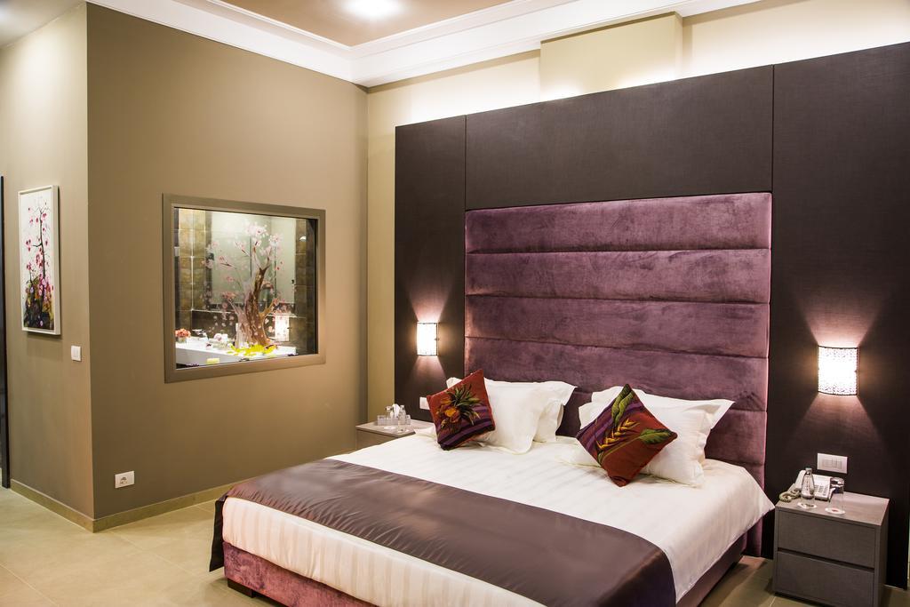 Cherry Blossom Boutique Hotel Bḩamdūn Oda fotoğraf
