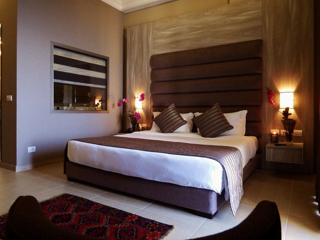Cherry Blossom Boutique Hotel Bḩamdūn Oda fotoğraf