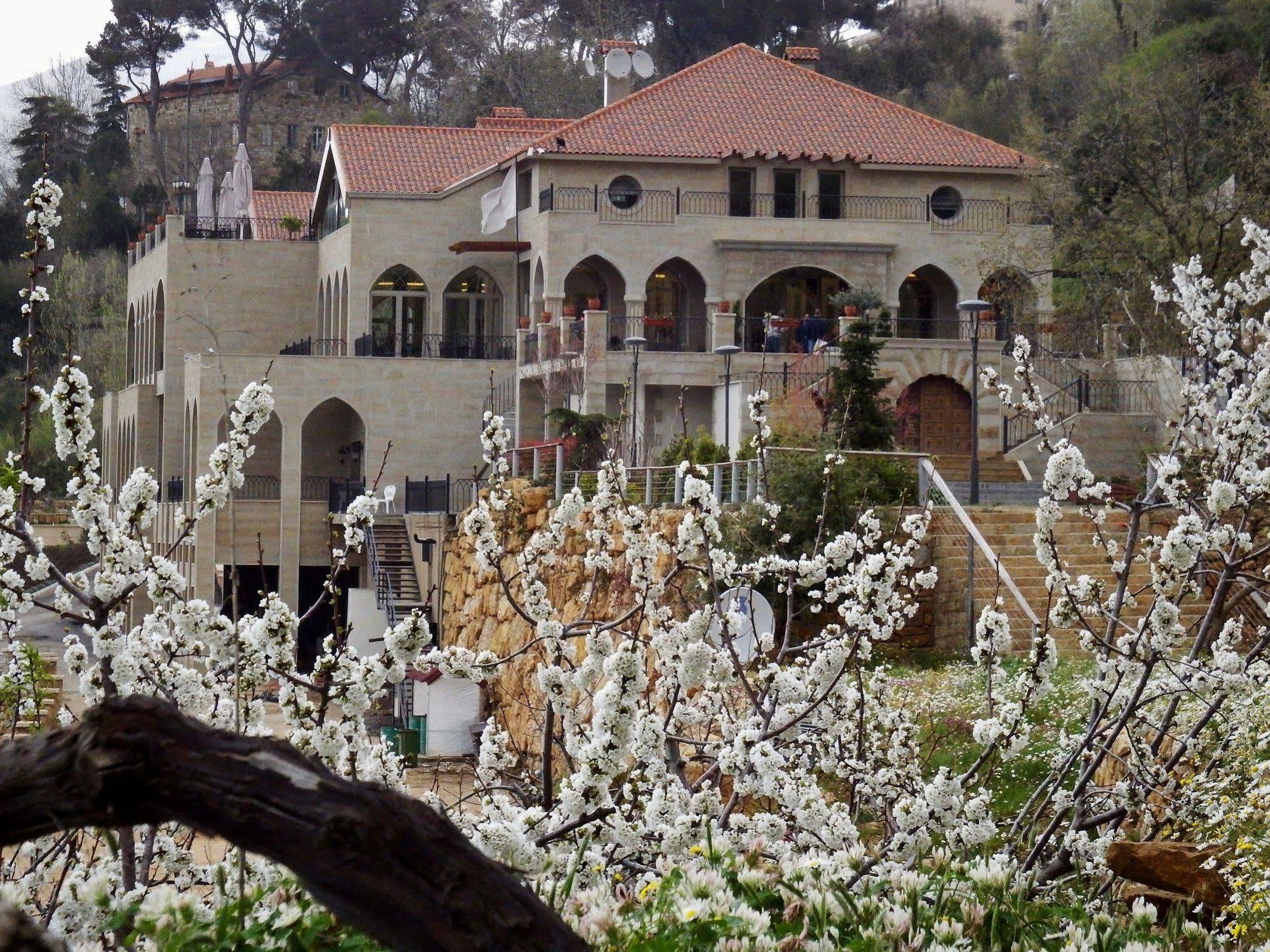Cherry Blossom Boutique Hotel Bḩamdūn Dış mekan fotoğraf