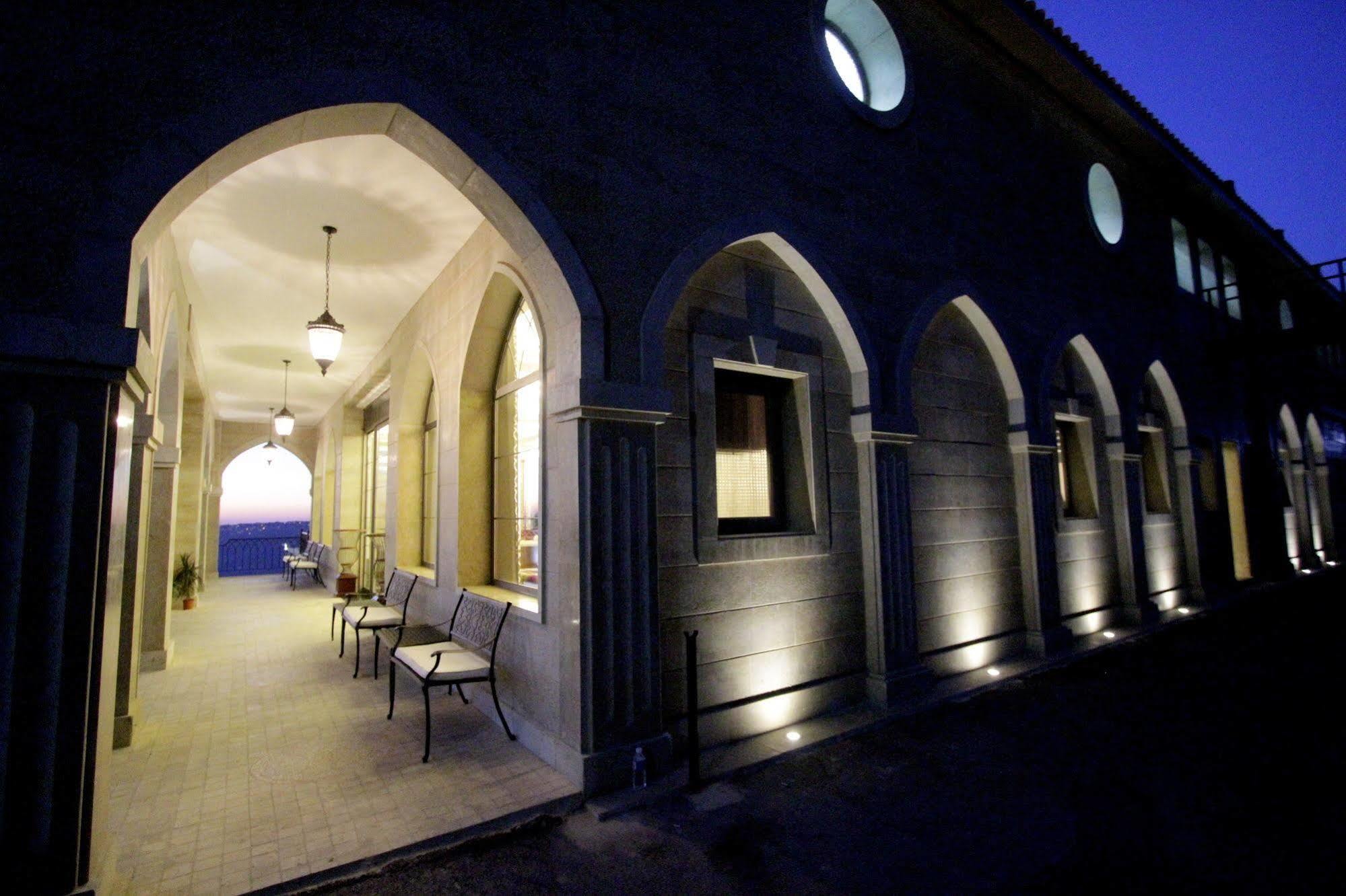 Cherry Blossom Boutique Hotel Bḩamdūn Dış mekan fotoğraf