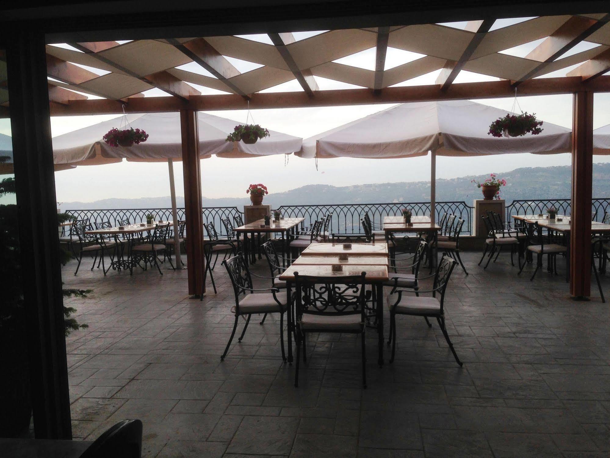 Cherry Blossom Boutique Hotel Bḩamdūn Dış mekan fotoğraf
