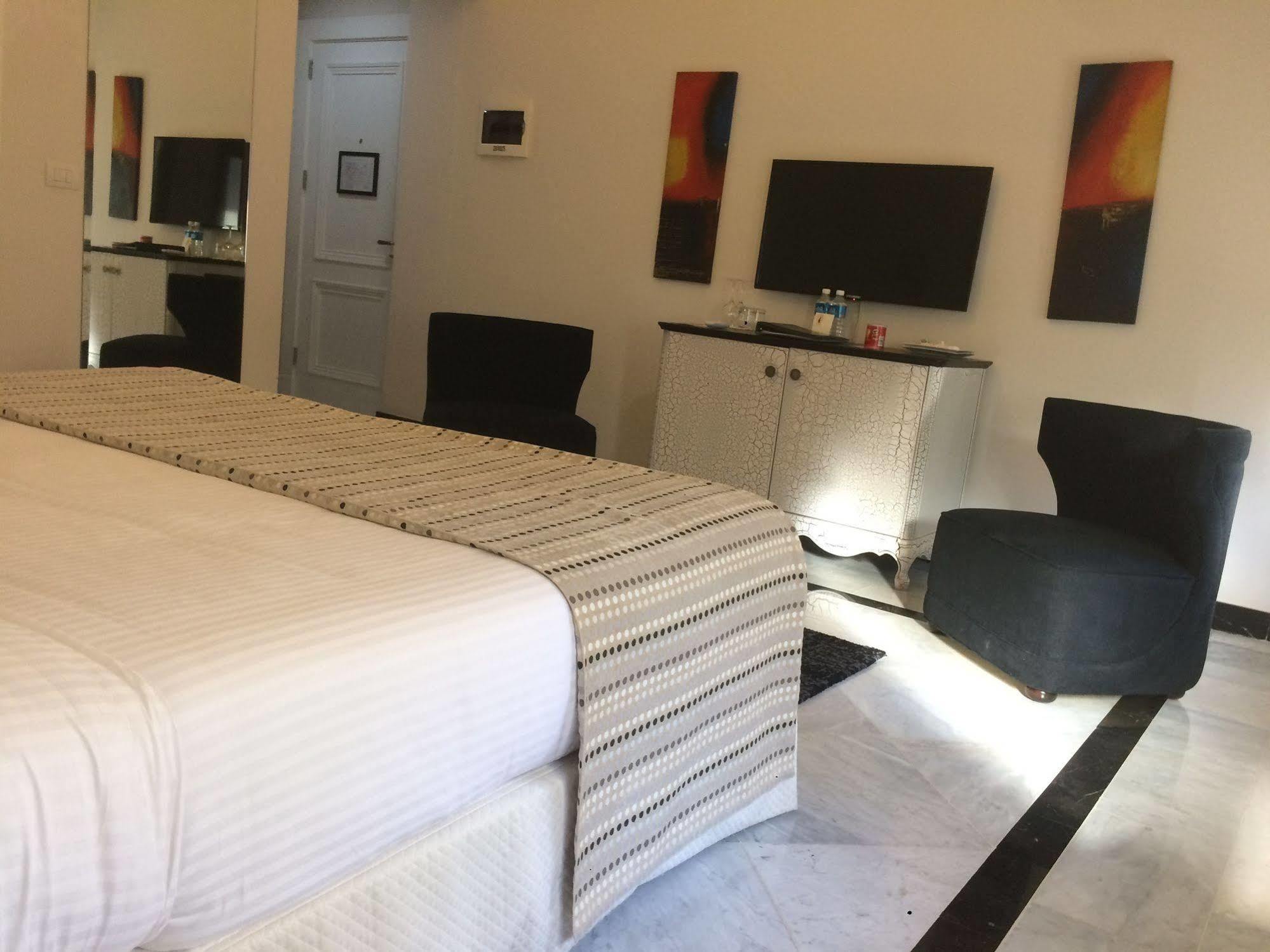 Cherry Blossom Boutique Hotel Bḩamdūn Dış mekan fotoğraf