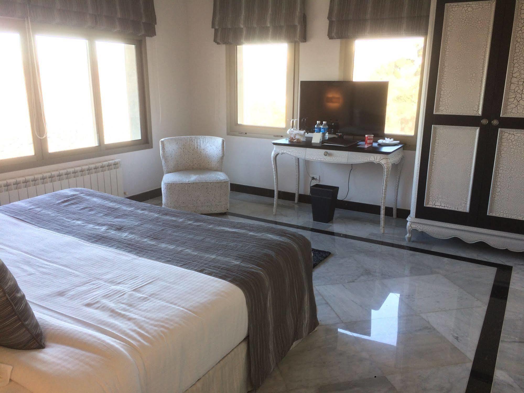 Cherry Blossom Boutique Hotel Bḩamdūn Dış mekan fotoğraf